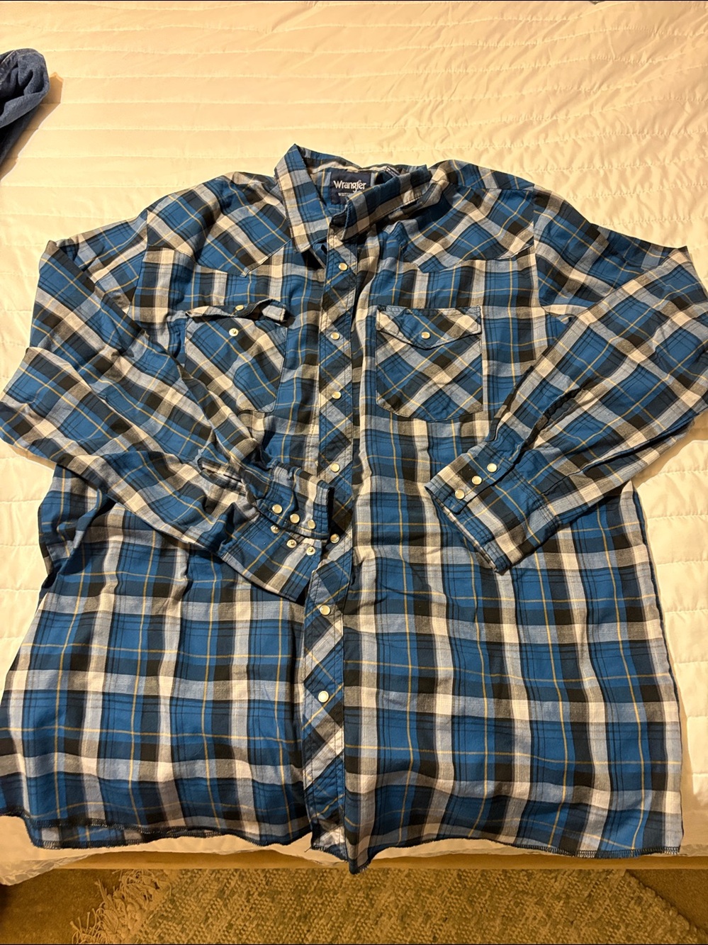 Wrangler Blue and White Plaid Long-Sleeve Button-Down Shirt